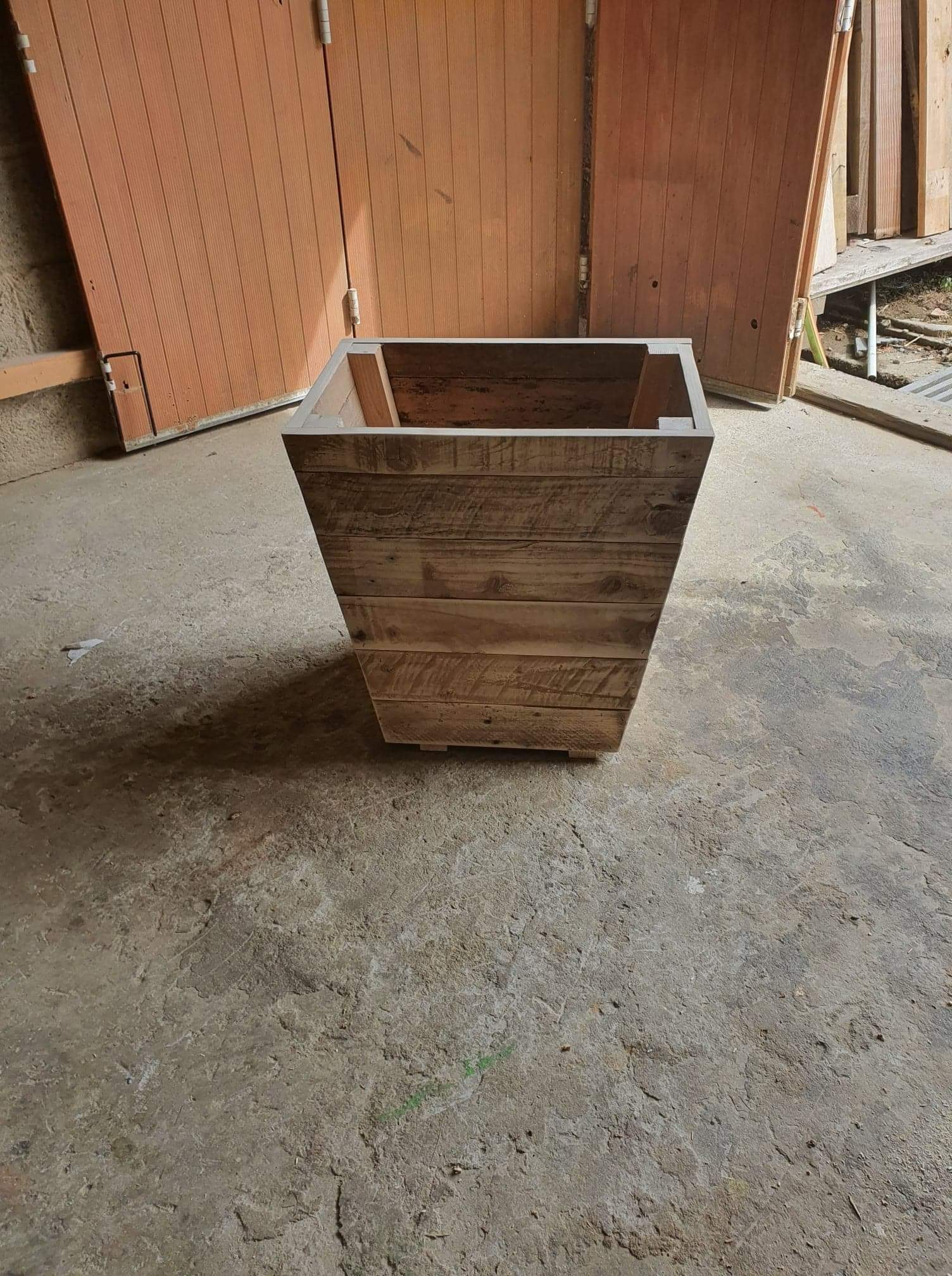 Jardinière en bois effet rustique